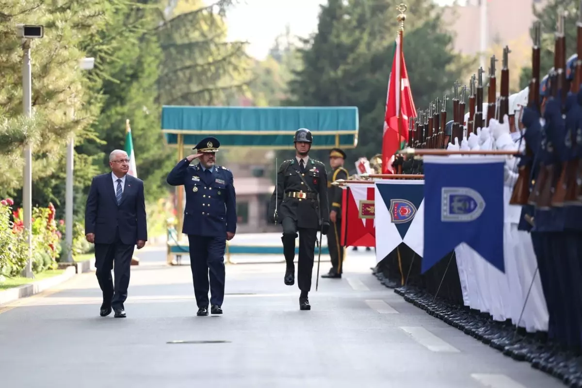 Milli Savunma Bakanı Yaşar Güler, İranlı Mevkidaşı ile Görüştü
