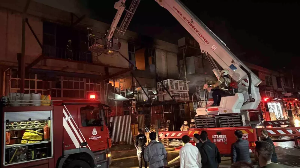 Başakşehir'de Depoda Yangın: Maddi Hasar Meydana Geldi
