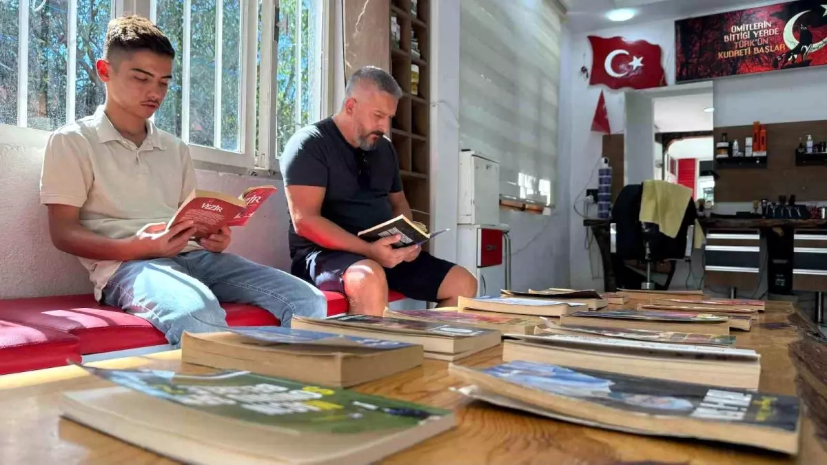 Antalya'da Kuaförde Kitap Okuma Uygulaması