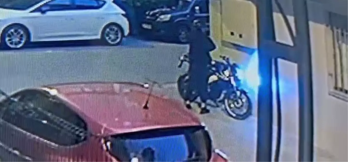 Beylikdüzü'nde öldürülen 27 yaşındaki gencin katil zanlısı kapı önünde beklemiş