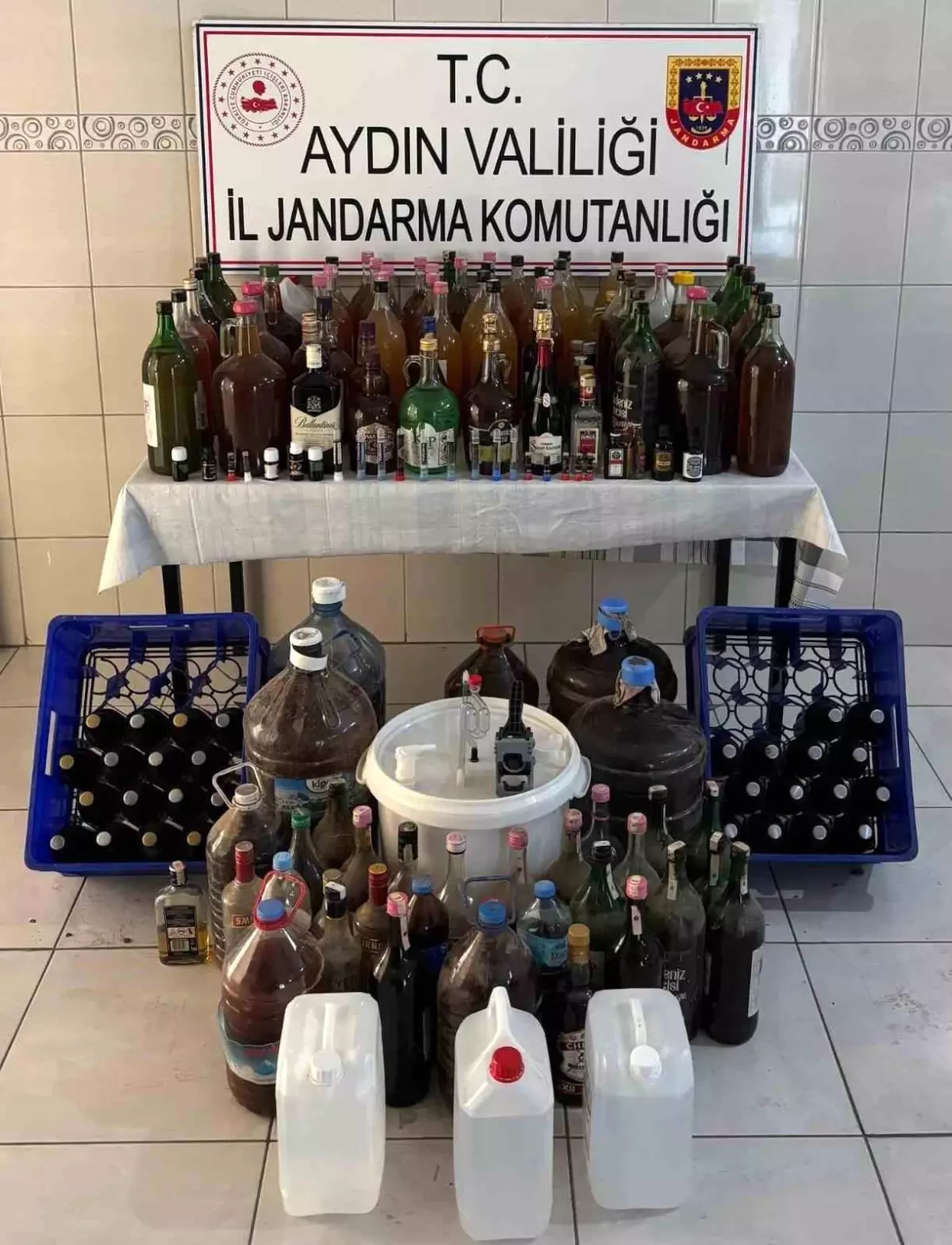 Aydın'da Kaçak İçki Operasyonu: Çok Miktarda Alkol Ele Geçirildi