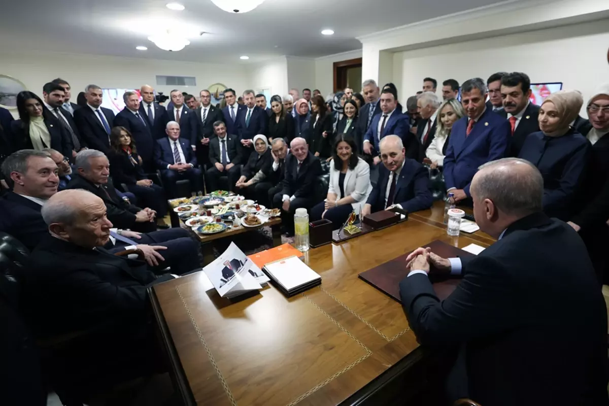 Cumhurbaşkanı Erdoğan'dan Meclis'te sürpriz görüşme! İşte o tarihi fotoğraf