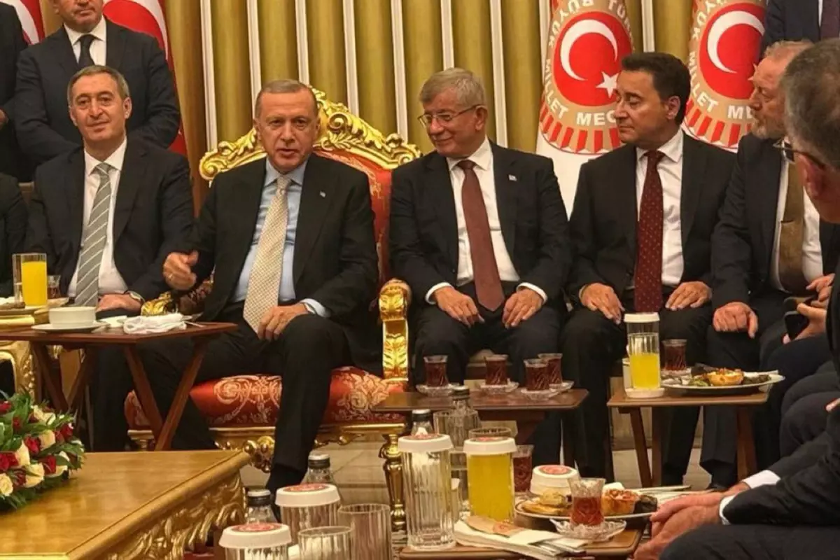 Cumhurbaşkanı Erdoğan, Davutoğlu ve Babacan yıllar sonra yan yana geldi