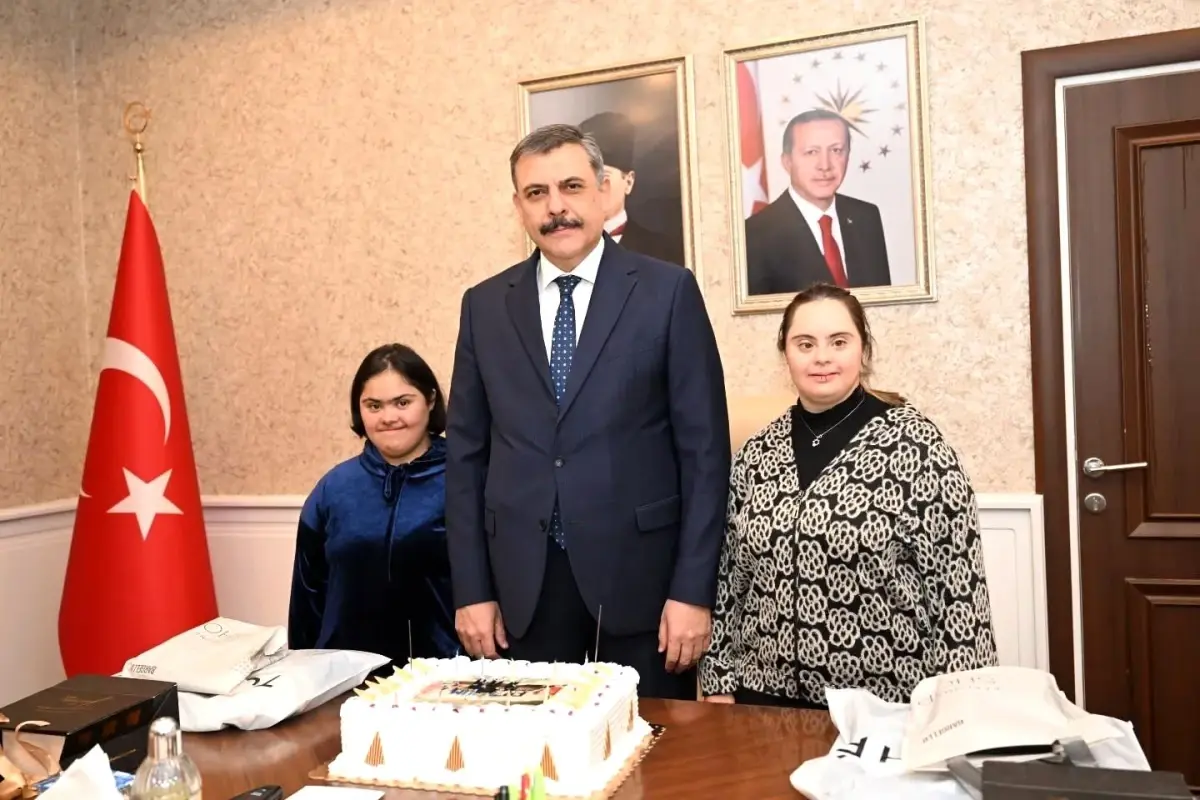 Vali Mustafa Çiftçi, Down Sendromlu Çocukların Doğum Gününü Kutladı