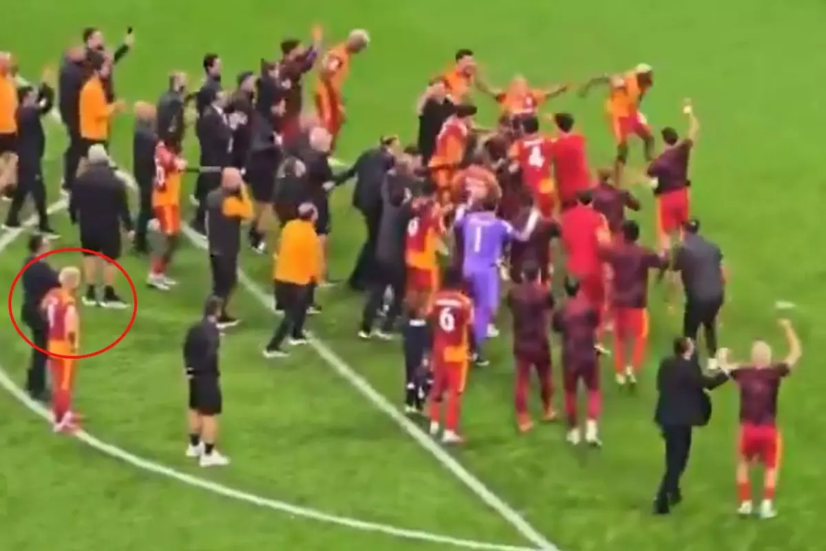 Galatasaray taraftarını ikiye bölen görüntü