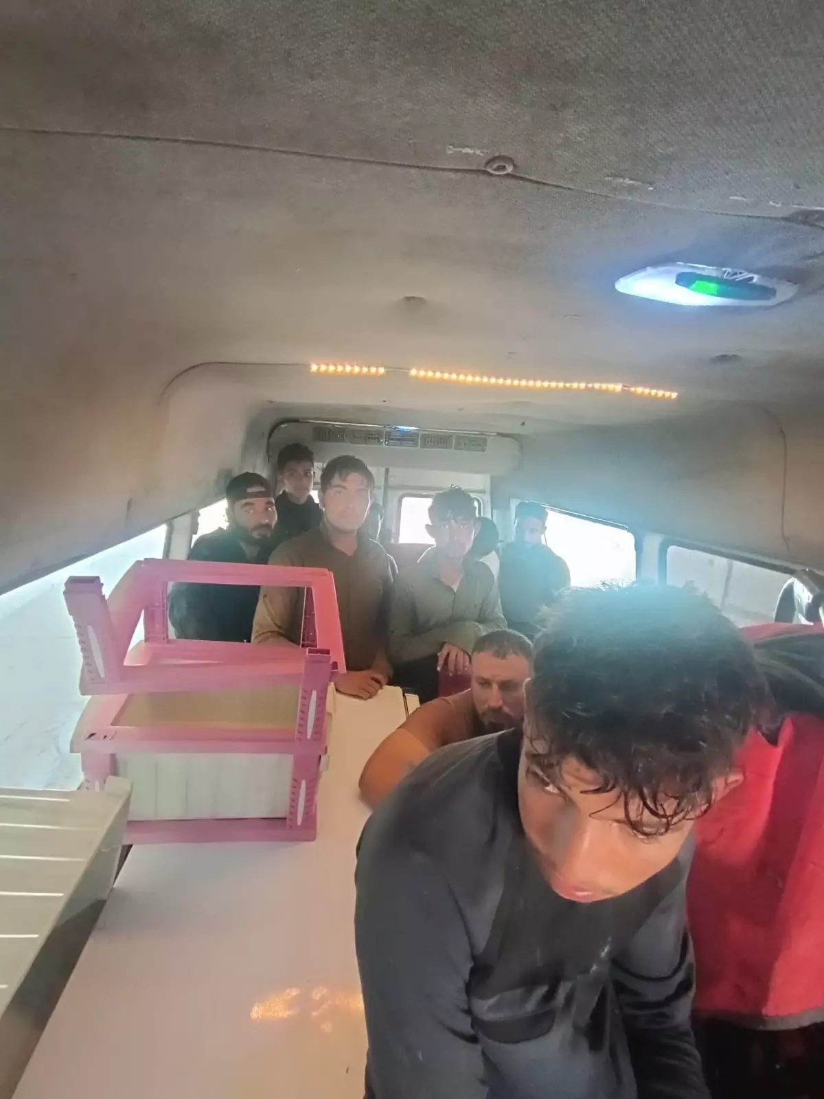 Hatay'da Kaçak Göçmen Operasyonu: 12 Yakalandı, 1 Şüpheli Tutuklandı