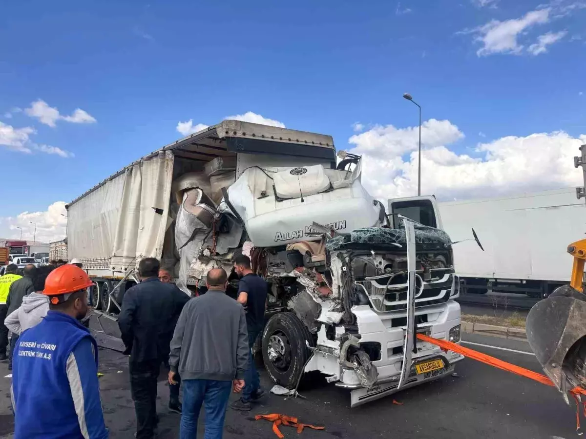 Kayseri'de Zincirleme Trafik Kazası: 3 Yaralı