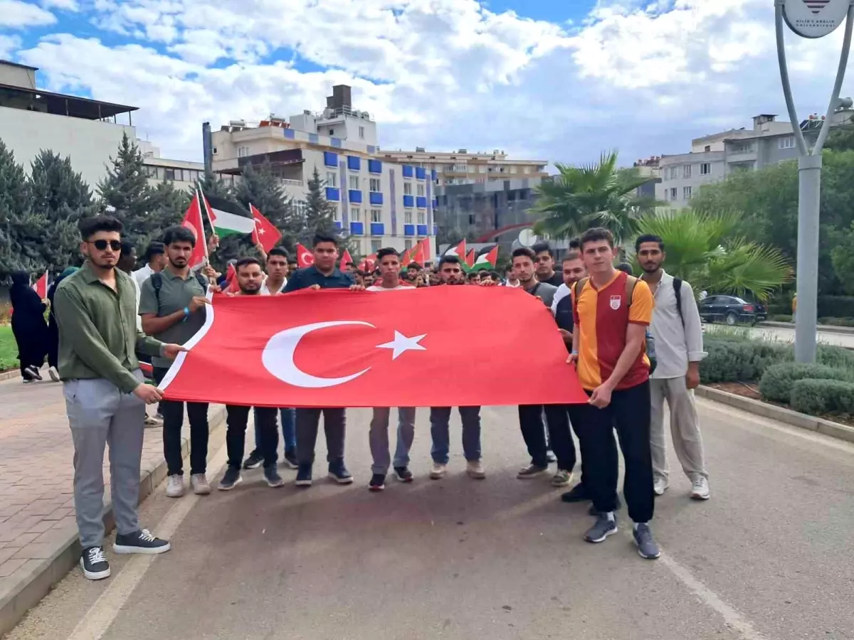 Kilis 7 Aralık Üniversitesi'nden Gazze’ye Destek Yürüyüşü