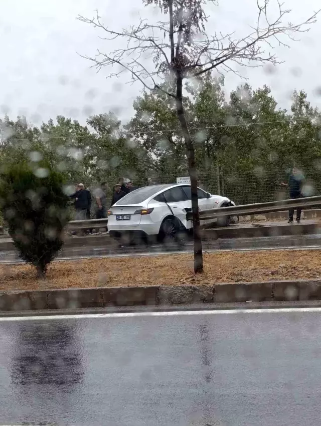 Such an accident has never been seen! The barrier pierced through the Tesla