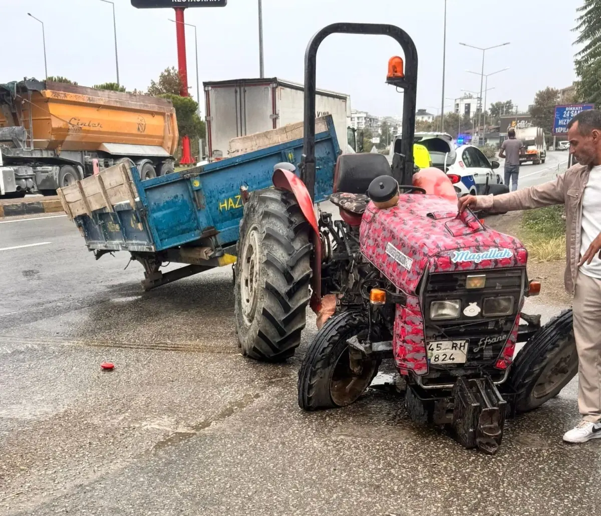 Manisa'da Traktör ve Tır Kazasında Sürücü Hayatını Kaybetti