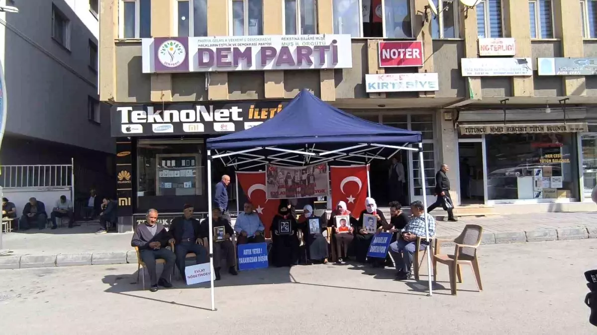 Muş'ta Aileler Çocuklarını Terörden Kurtarmak İçin Eylemde