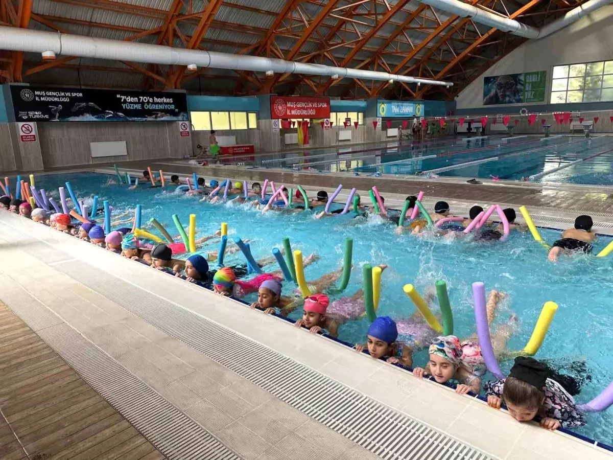 Muş'ta 'Yüzme Bilmeyen Kalmasın' Projesi Başarıyla Devam Ediyor