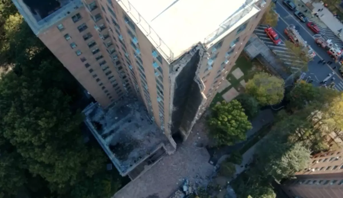 New York'ta 17 Katlı Bina Çöktü