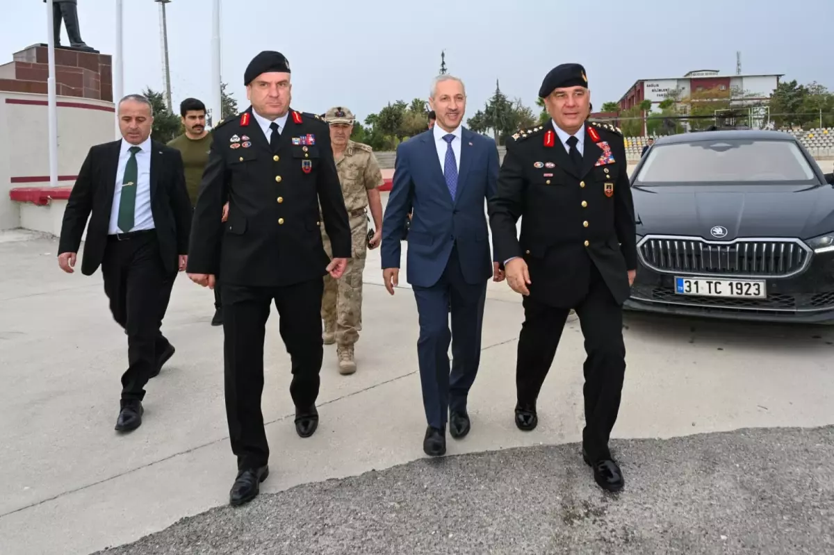 Jandarma Genel Komutanı Ali Çardakçı, Yüzüncü Yıl Köyü Konutları'nı Ziyaret Etti