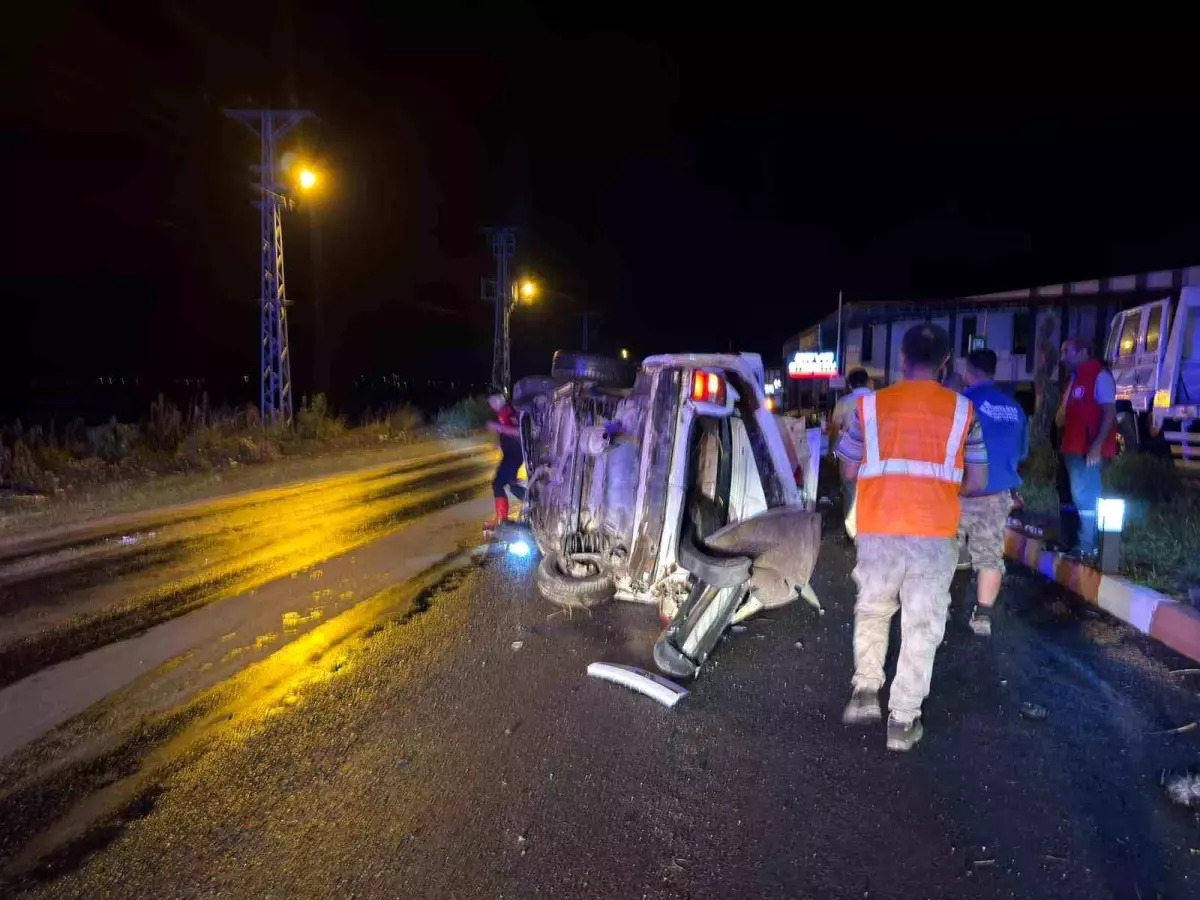 Osmaniye'de Yağmur Nedeniyle Takla Atan Otomobilde 3 Yaralı
