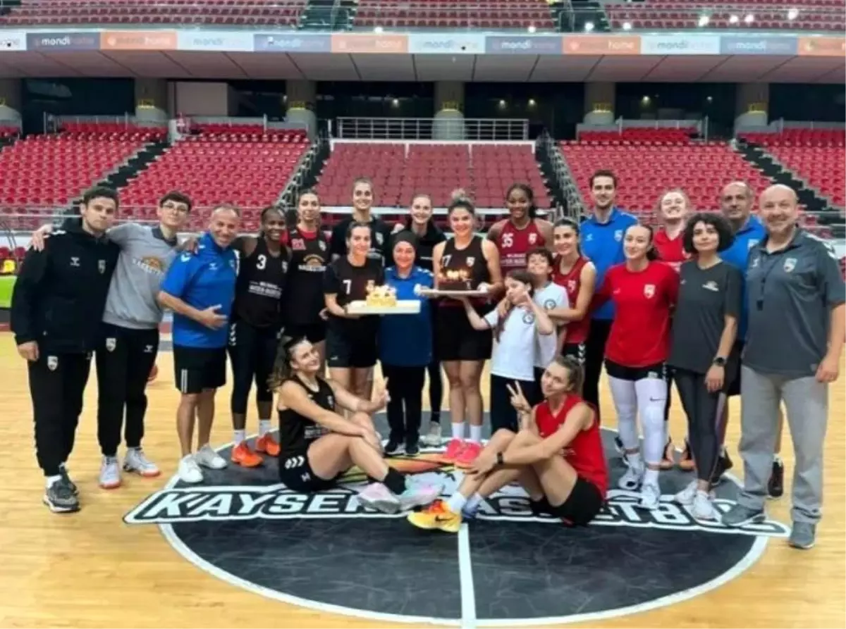 Melikgazi Kayseri Basketbol, Kaptan Merve Uygül'ün Doğum Gününü Kutladı