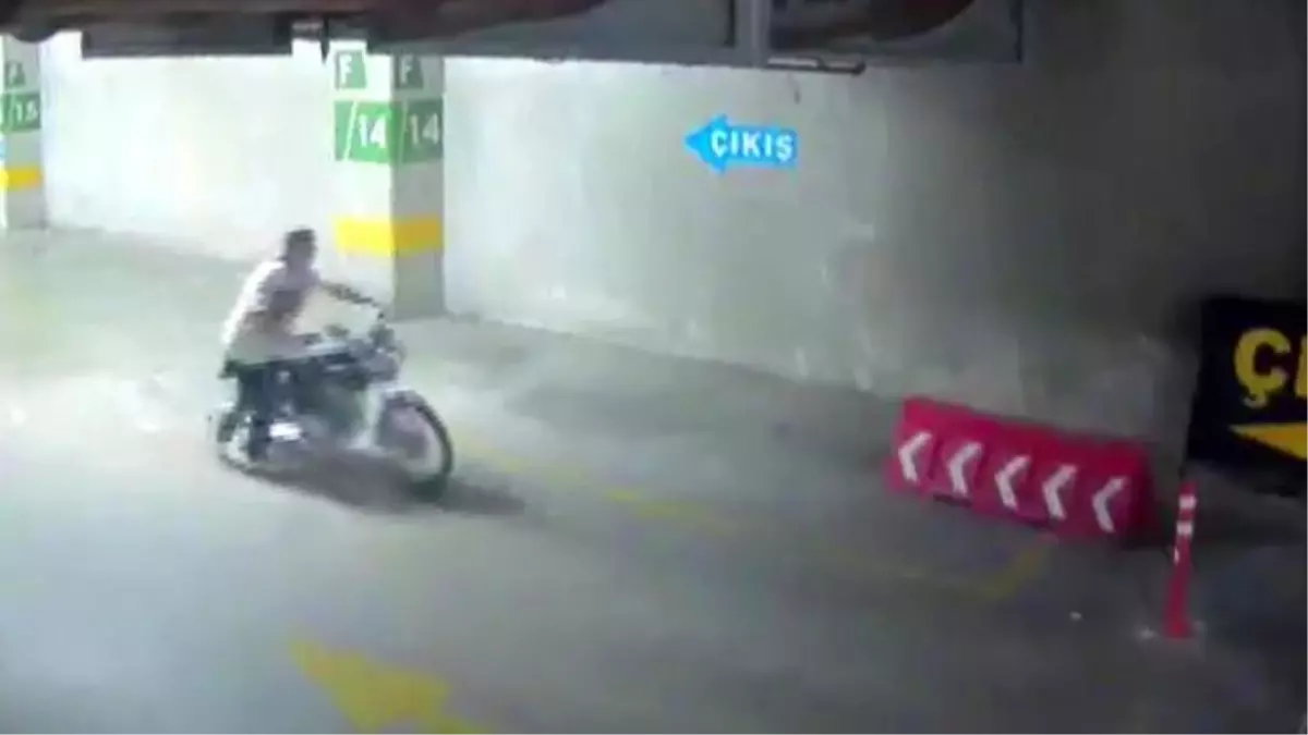 Adana'da Motosiklet Hırsızlığı: Güvenlik Kamerası Gözler Önünde