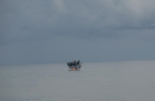 The city took a deep breath! The unmanned marine vehicle loaded with 300 kilograms of explosives was destroyed