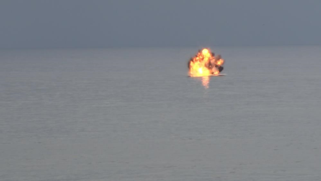 The city took a deep breath! The unmanned marine vehicle loaded with 300 kilograms of explosives was destroyed