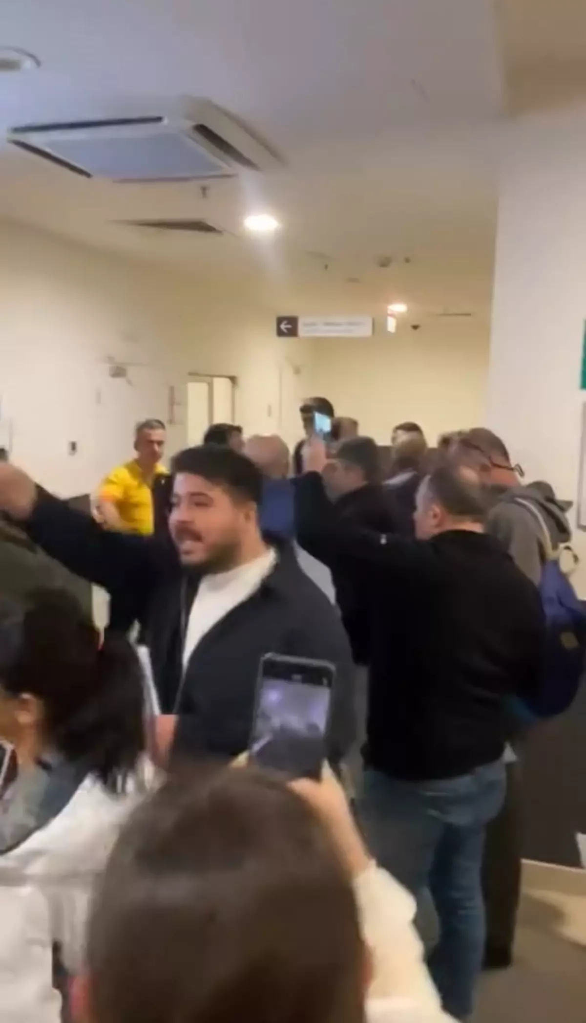 Hastane Acil Servisinde Sıra Kavgası