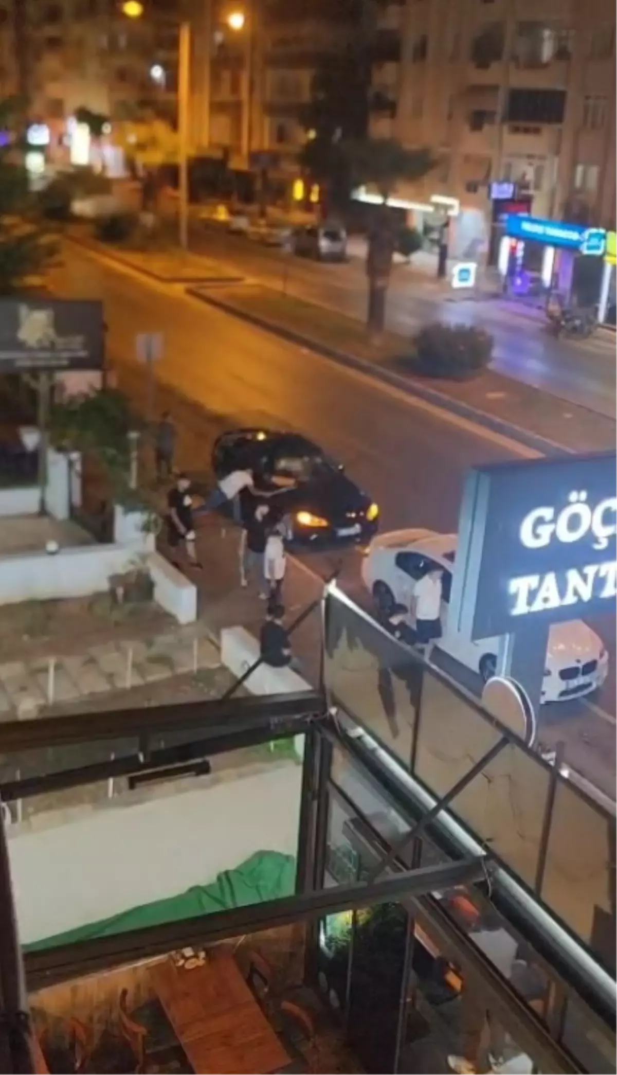 Mersin'de Tartışma Sonrası Otomobillere Saldırı