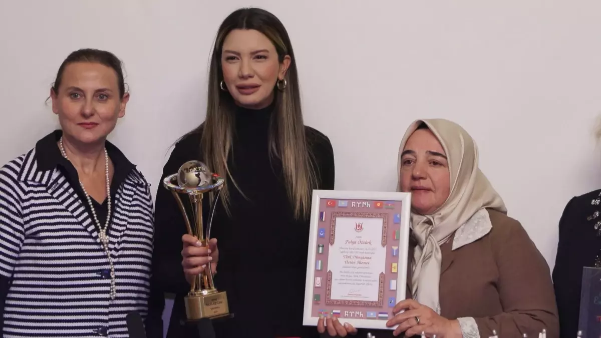 Fulya Öztürk'e Türk Dünyası'na Üstün Hizmet Ödülü