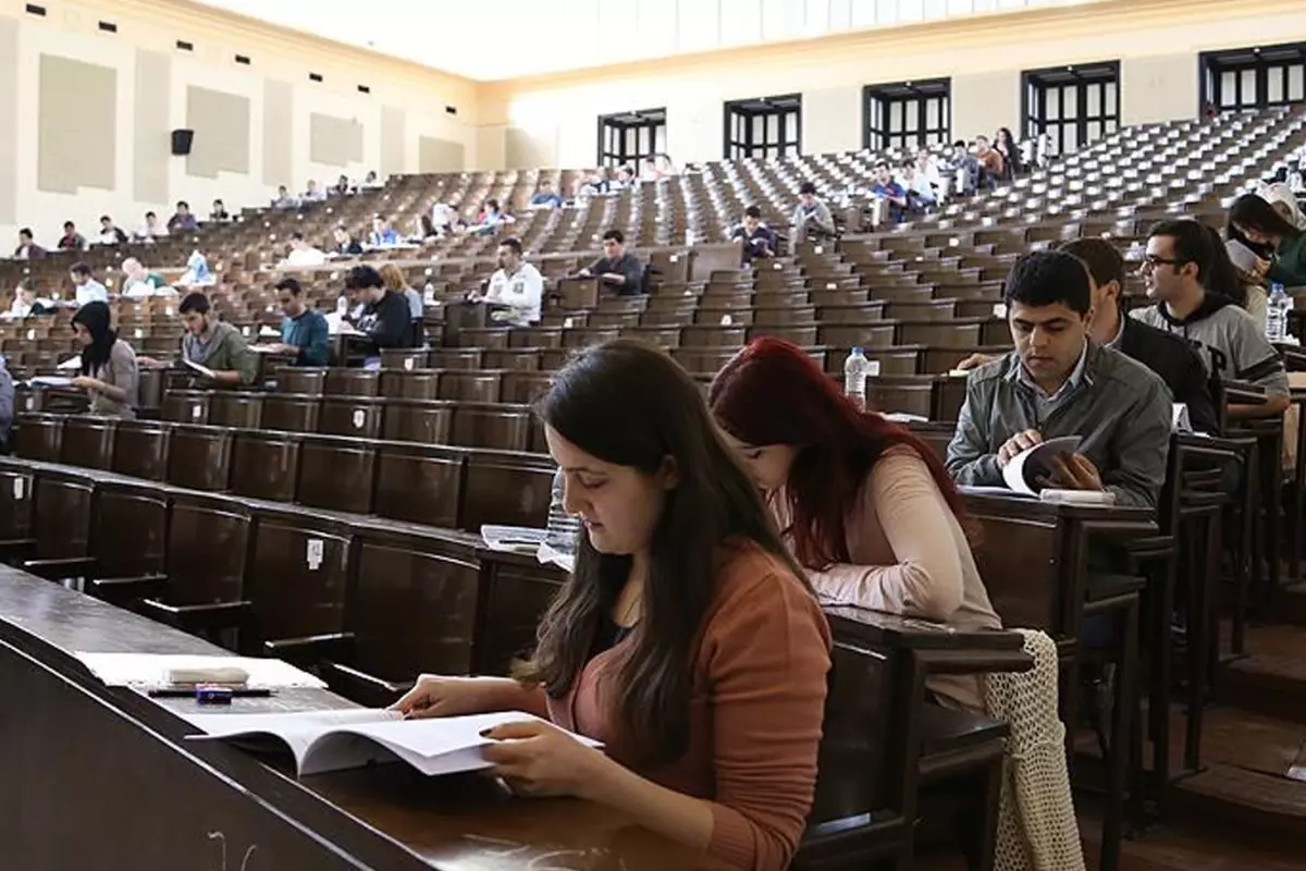 YÖK Başkanı Özvar duyurdu: Üniversiteyi 3 yılda bitirmek mümkün olacak