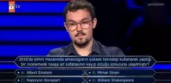 2016'da kimin mezarında arkeologların yüksek teknoloji kullanarak yaptığı bir incelemede naaşa ait kafatasının kayıp olduğu sonucuna ulaşılmıştır?