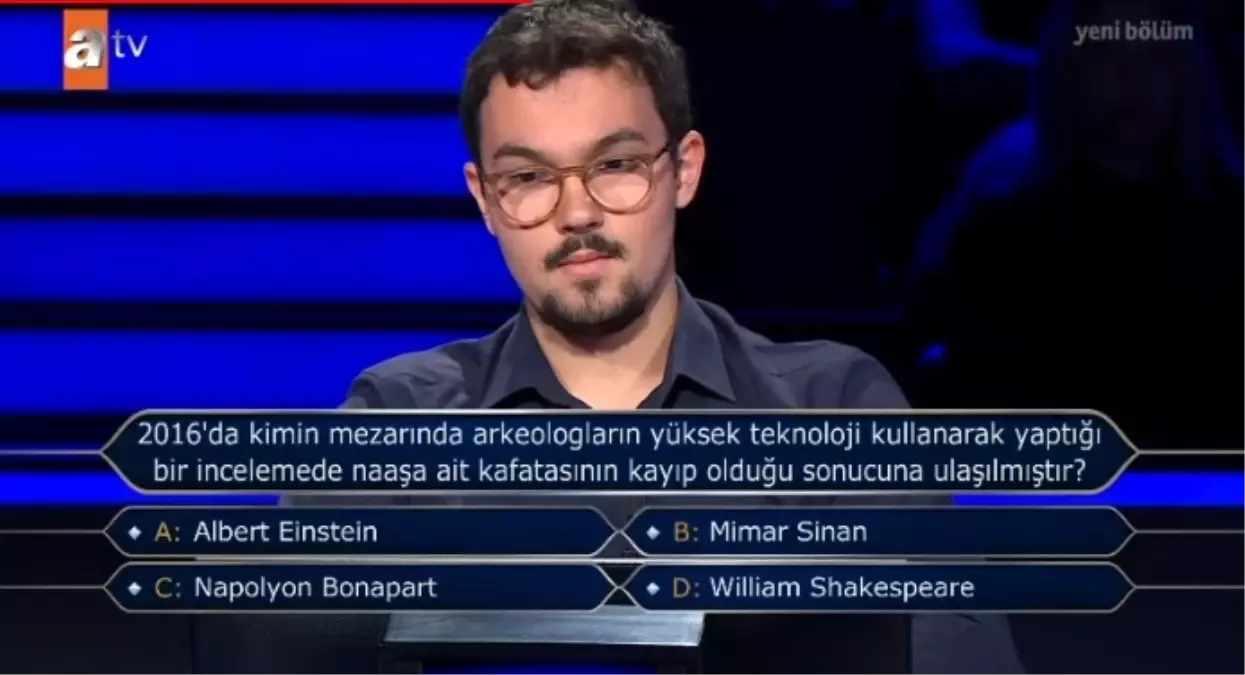 2016'da kimin mezarında arkeologların yüksek teknoloji kullanarak yaptığı bir incelemede naaşa ait kafatasının kayıp olduğu sonucuna ulaşılmıştır?