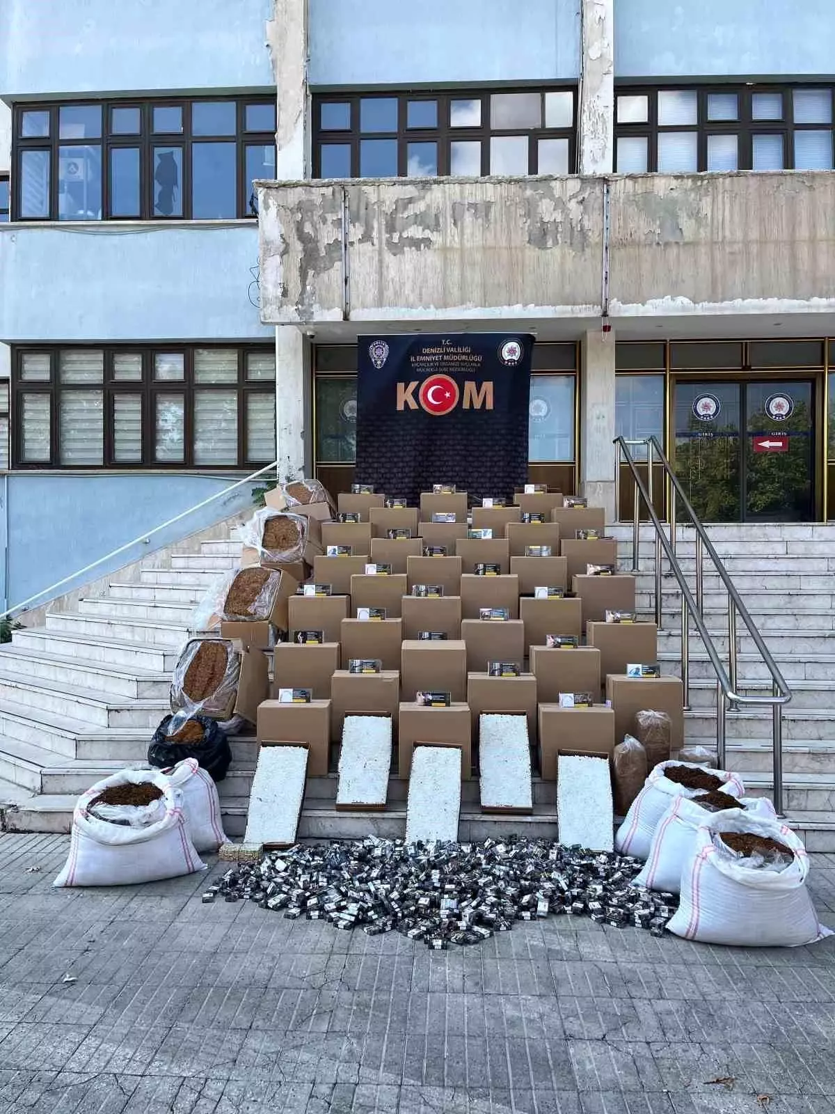 Denizli'de Kaçak Sigara Operasyonu: Binlerce Ürün Ele Geçirildi
