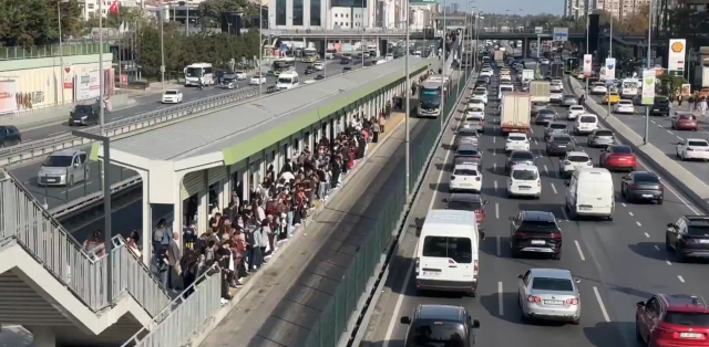 Great panic after the earthquake! Those who took their vehicles hit the road