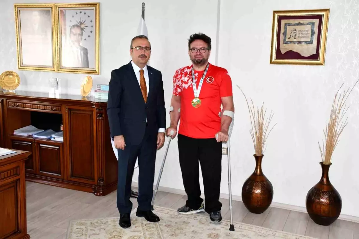 Eskişehirli Murat Cırık, Dünya Bilek Güreşi Şampiyonu Oldu