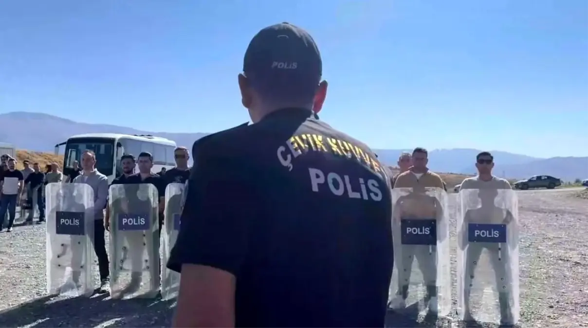 Erzincan'da Çevik Kuvvet Polislerine Nefes Kesen Eğitim Tatbikatı