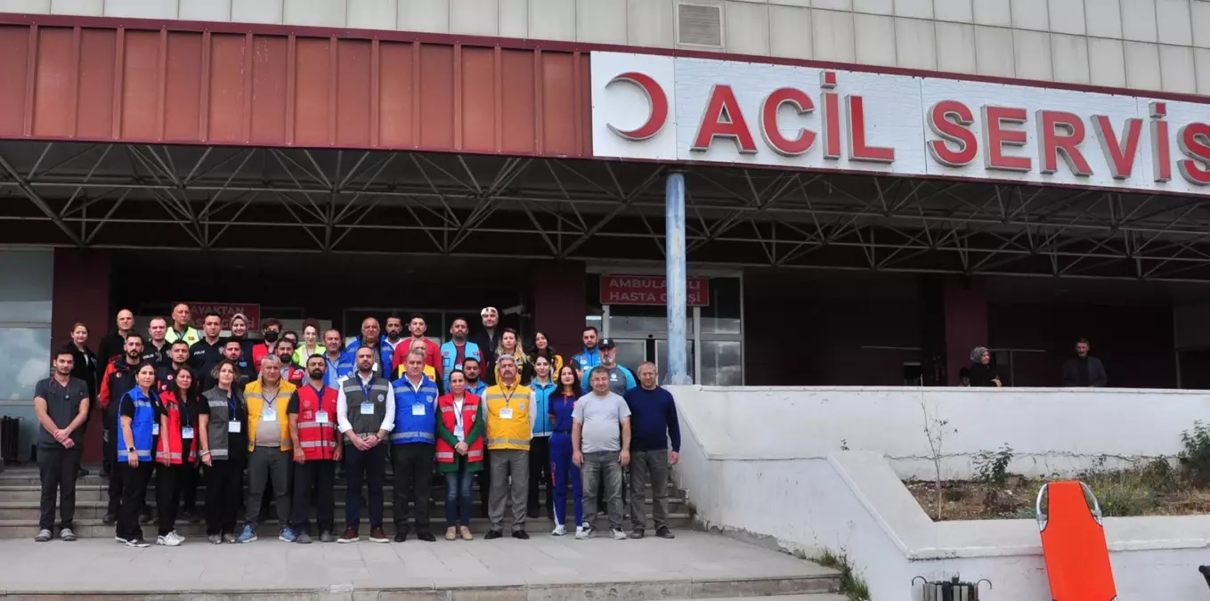 Kafkas Üniversitesi'nde Deprem Tatbikatı Gerçekleştirildi