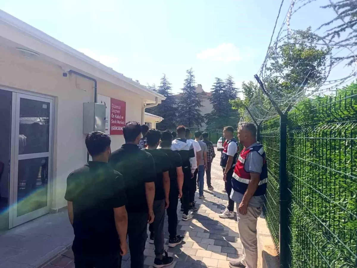 Isparta'da Düzensiz Göç ve Göçmen Kaçakçılığı Operasyonu