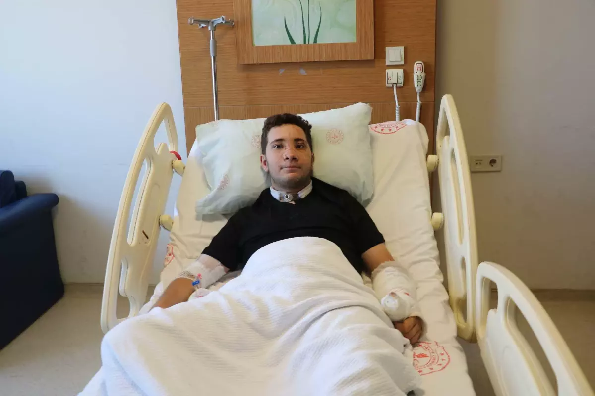 Ters Yönden Gelen Kamyonetle Çarpan Motosiklet Sürücüsü Hayata Döndü