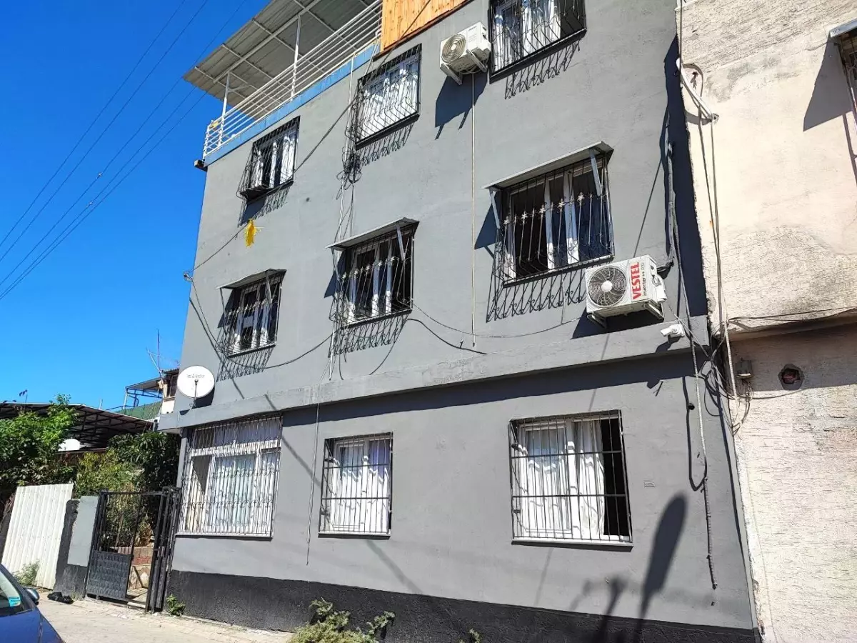 Adana'da Kediyi Çalan Hırsız Güvenlik Kamerasına Yakalandı