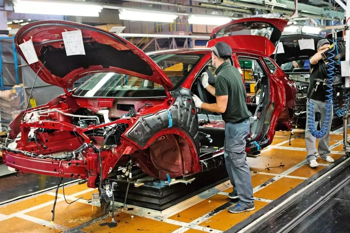 Otomotiv devi 7 fabrikasını kapatıyor! 20 bin kişi işsiz kalacak