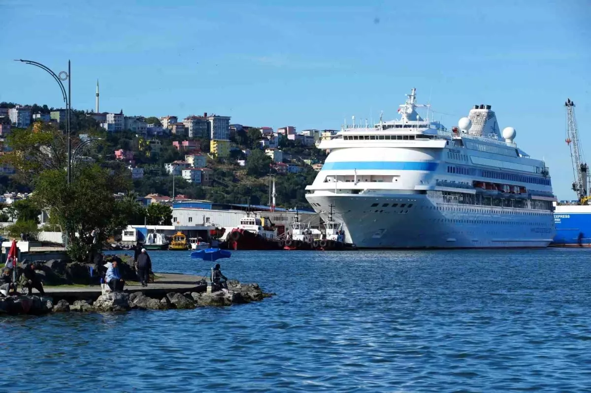 Rus Kruvaziyer Samsun Limanı'nda