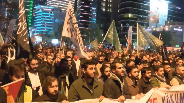 Those who heard about the attack on the Sumud fleet took to the streets in Istanbul