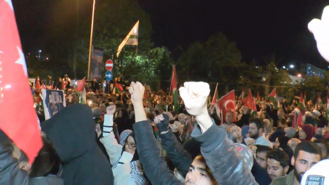 Those who heard about the attack on the Sumud fleet took to the streets in Istanbul