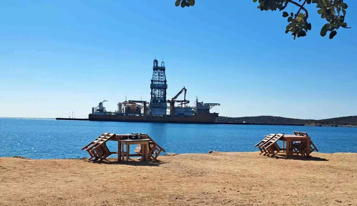 Türkiye'nin 5. Sondaj Gemisi 'West Draco' Mersin Limanı'na Yanaştı