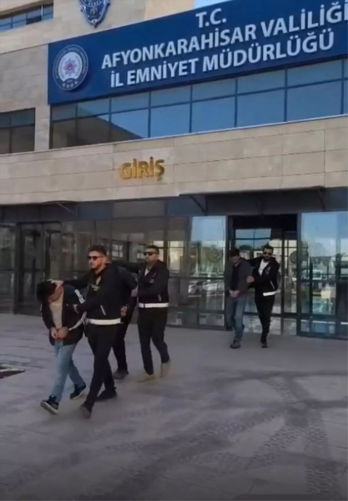 Afyonkarahisar'da Dolandırıcılık Operasyonu: 3 Tutuklama