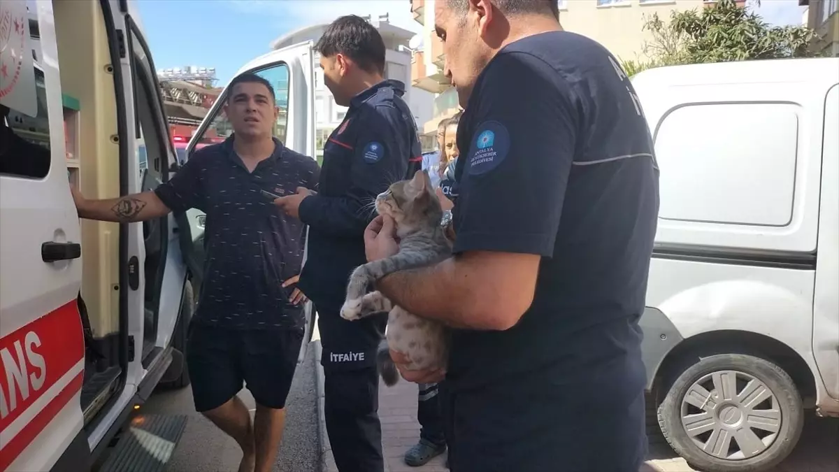 Manavgat'ta Evde Yangın: İtfaiye Ekipleri Müdahale Etti