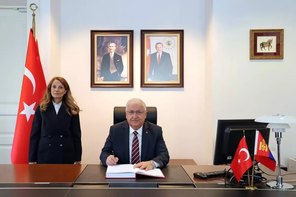 Bakan Güler Moğolistan'da Büyükelçiliği Ziyaret Etti