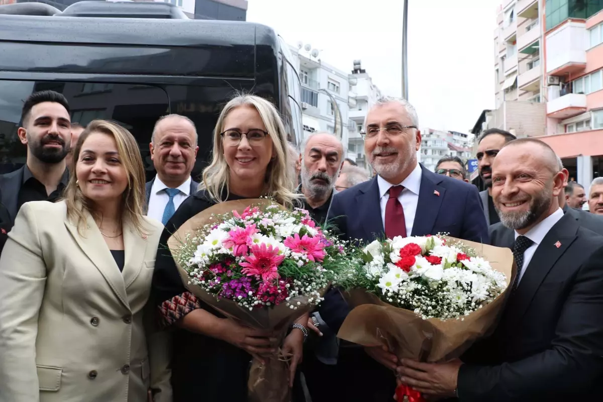 Bakan Vedat Işıkhan İzmir'de Aliağa Ziyaretinde