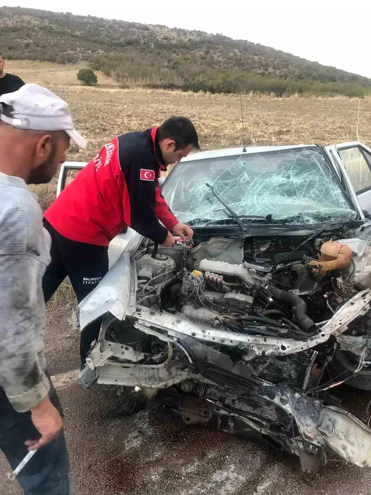 Balıkesir'de Çift Taraflı Trafik Kazası: 2 Yaralı