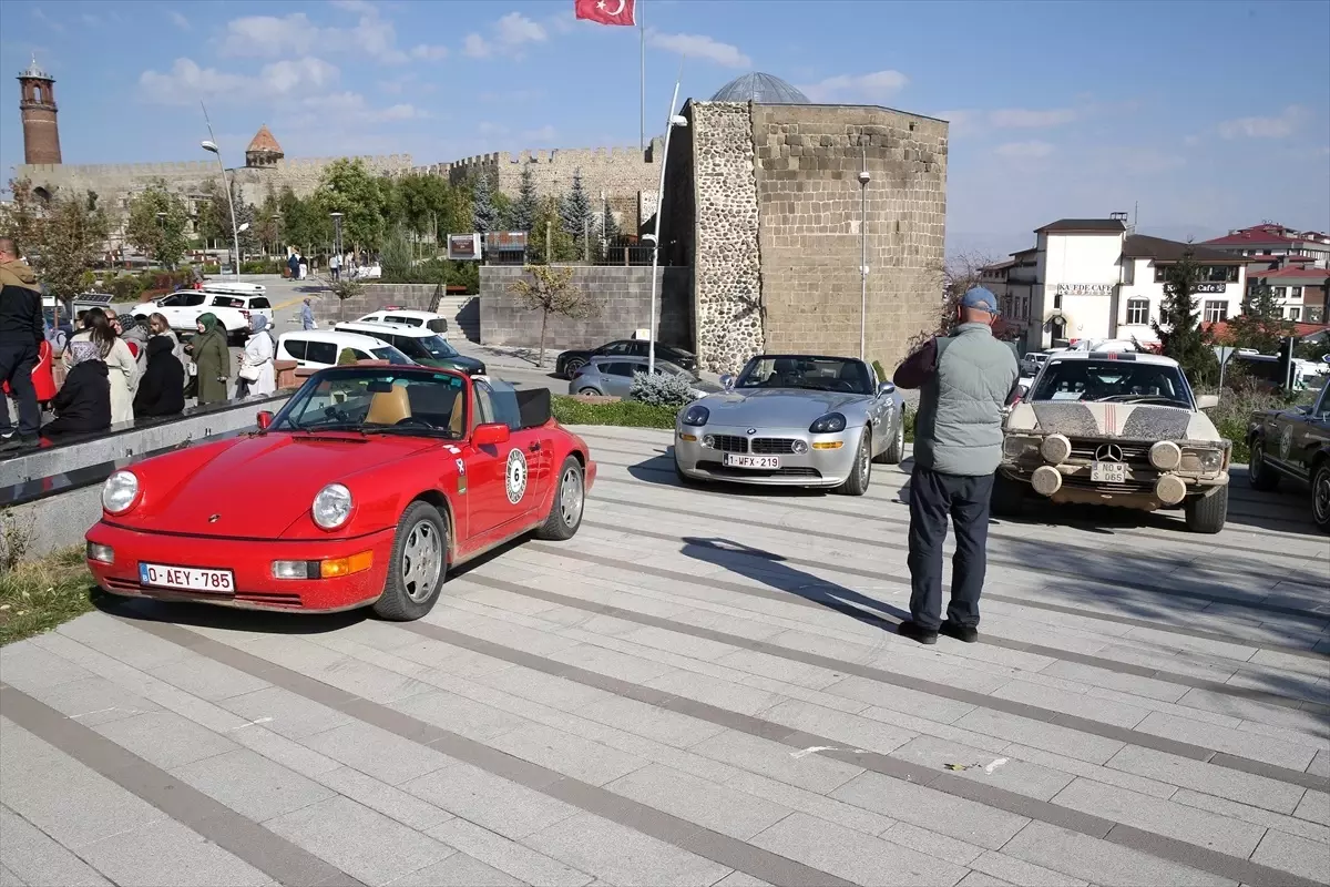 Belçikalı Klasik Otomobil Tutkunları Türkiye'yi Geziyor