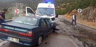 Burdur'da Otomobil ile Ambulans Çarpıştı: 4 Yaralı