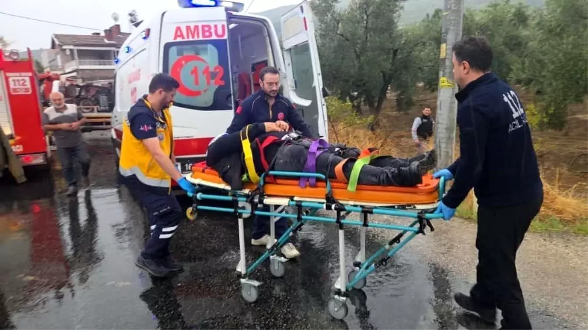 Bursa'da Trafik Kazası: 4 Yaralı, Çekici Sürücüsü Sıkıştı